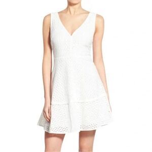 Cupcakes & Cashmere Matilda V Neck Crochet Dress in Ivory Size 6